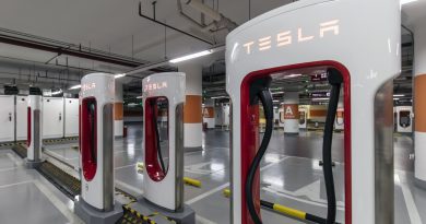 چرا پایانه های شارژ خودروهای الکتریکی تسلا در حال تبدیل شدن به استاندارد صنعتی هستند؟